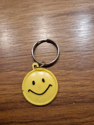 997 Vintage Smiley Sleutelhanger Geel beschikbaar voor biedingen