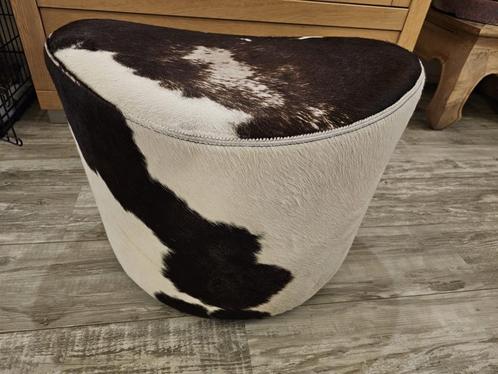 Ikea poef Delikat Stokholm white/black sthlm. Pouffe leather, Huis en Inrichting, Banken | Voetenbanken en Poefen, Gebruikt, Ovaal
