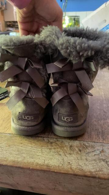 Grijze uggs 36 beschikbaar voor biedingen