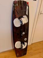 Reedin Space Agency 135x40 incl pads en woo mount, Watersport en Boten, Kitesurfen, Twintip, Ophalen of Verzenden, Zo goed als nieuw