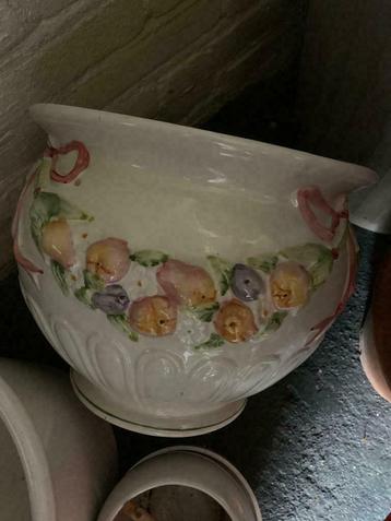 Verscheidene mooie bloempotten te koop beschikbaar voor biedingen