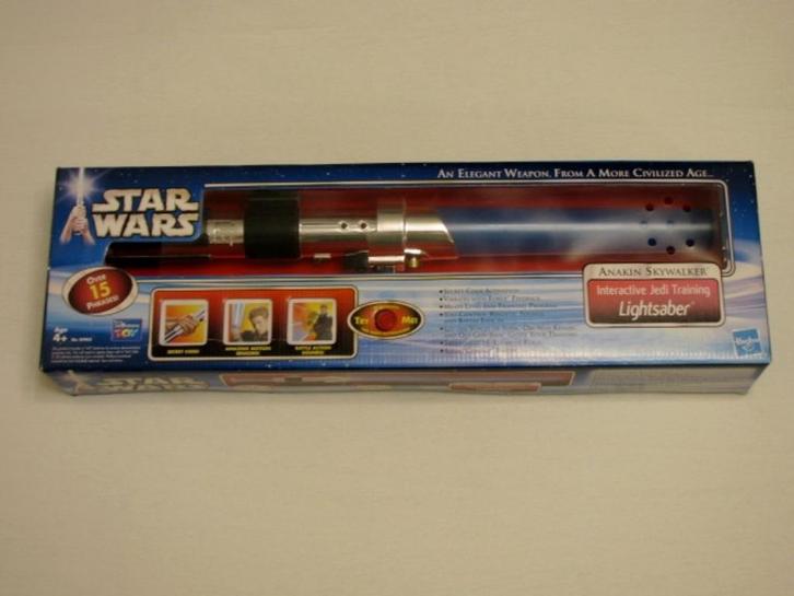 Star Wars AOTC Interactive Jedi Training Lightsaber MIMB, Verzamelen, Star Wars, Nieuw, Overige typen, Ophalen of Verzenden