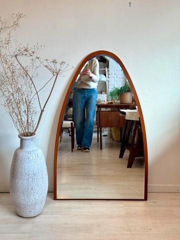 Vintage half ovale spiegel – teakfineer, jaren ’60/’70 beschikbaar voor biedingen
