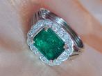 Gouden ring met smaragd 2,67kt en diamanten 0,48kt, 20 of groter, Ophalen of Verzenden, Zo goed als nieuw, Dame of Heer