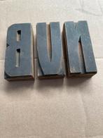 3 antieke originele gebruikte houten biljetletters, 9 cm, Ophalen of Verzenden