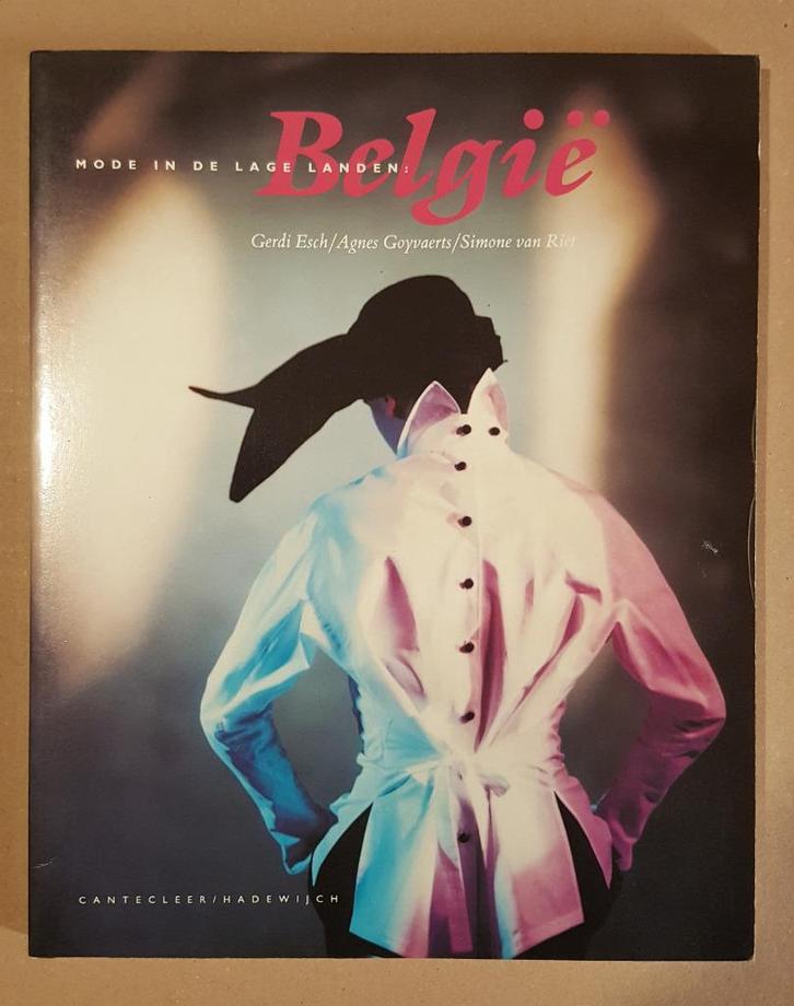 "Mode in de lage landen België" van Gerdi Esch e.a., Boeken, Overige Boeken, Gelezen, Ophalen of Verzenden