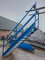 Stalen trap blauw. Hoog 2,5 mtr. Now236, Ophalen, Zo goed als nieuw, 2 tot 4 meter