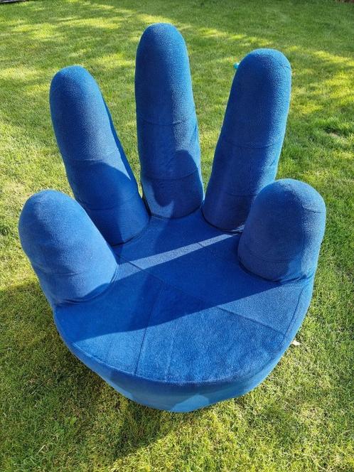 Eyecatcher hand - vinger zetel in mooi blauw, Huis en Inrichting, Fauteuils, Gebruikt, Ophalen