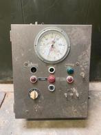Oude schakelkast industrieel stoere metalen kast escape room, Ophalen