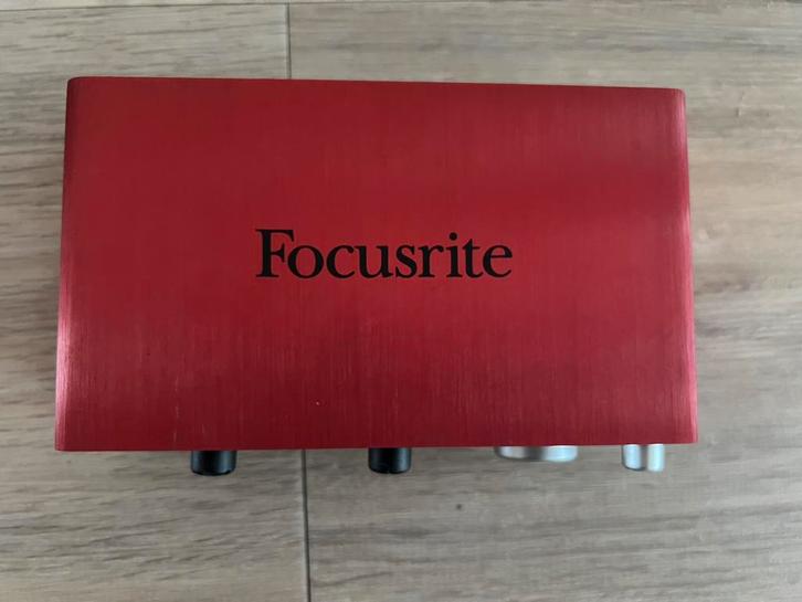 Focusrite Scarlett 2i2 (2nd Gen) – USB Audio Interface, Computers en Software, Geluidskaarten, Zo goed als nieuw, Ophalen of Verzenden