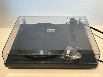 Pro-Ject Debut 3 platenspeler beschikbaar voor biedingen