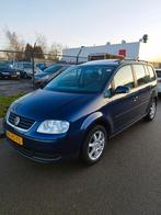 Volkswagen Touran 1.6i nw apk 27-11-2026, Auto's, Volkswagen, Stof, 74 €/maand, Zwart, 4 cilinders