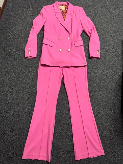 Leuk roze Josh V pak colbert met broek maat M Nieuwstaat, Kleding | Dames, Jasjes, Kostuums en Pakken, Zo goed als nieuw, Kostuum of Pak