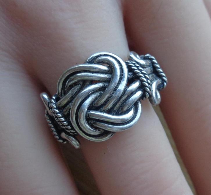 zilveren ring met mattenklopper knoop [390], Sieraden, Tassen en Uiterlijk, Ringen, Zo goed als nieuw, Dame of Heer, 18 tot 19