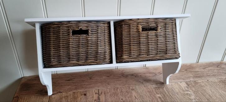 Laaks Brocante, gepimpt wit wandschapje, Huis en Inrichting, Woonaccessoires | Wandplanken en Boekenplanken, Zo goed als nieuw