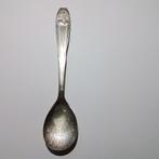 Vrouw met hoed jaren 30 en fijn hamerslag in de lepel, Antiek en Kunst, Antiek | Bestek, Ophalen of Verzenden