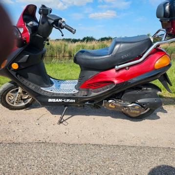Motorscooter Bisan 125cc beschikbaar voor biedingen