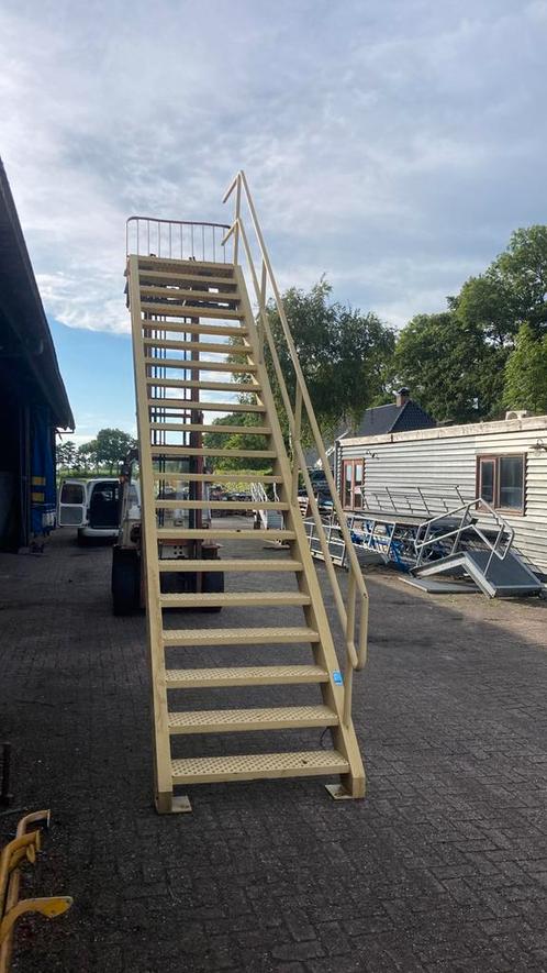 Stalen trap, Doe-het-zelf en Verbouw, Ladders en Trappen, Zo goed als nieuw, Trap, 4 meter of meer, Ophalen of Verzenden