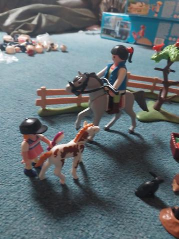 Playmobil country  met paarden box  beschikbaar voor biedingen