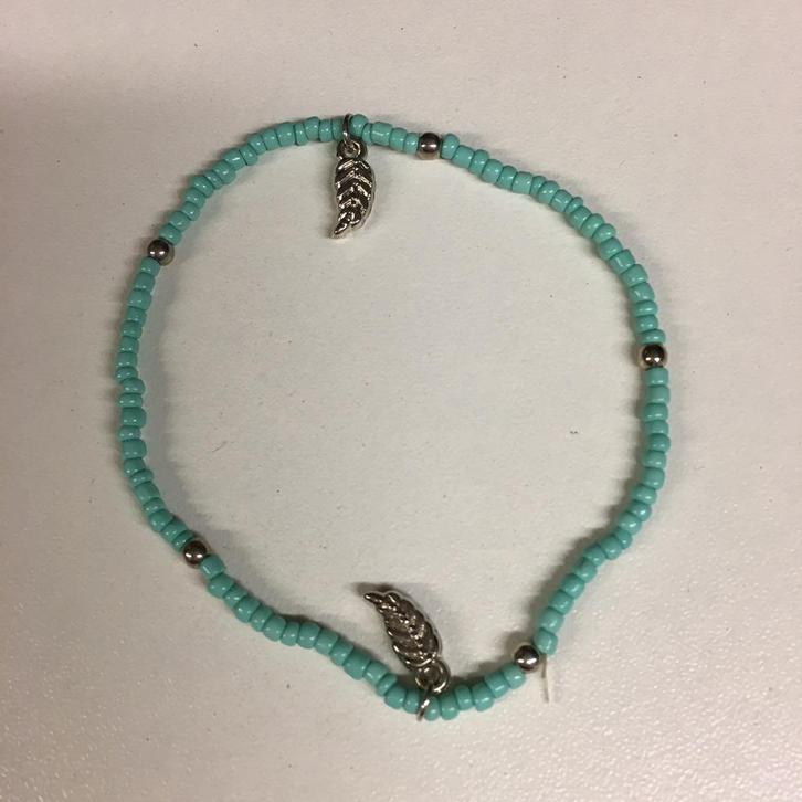 Zelfgemaakte Turquoise Armband met 2 Veren, Sieraden, Tassen en Uiterlijk, Armbanden, Zo goed als nieuw, Overige materialen, Blauw