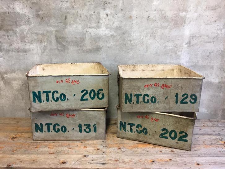 Vintage metalen kisten, alleen nr 129 nog te koop!, Huis en Inrichting, Woonaccessoires | Kisten, Gebruikt, Minder dan 50 cm, Minder dan 50 cm