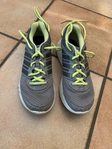 Sportschoenen ADIDAS, maat 37 1/3, prima staat beschikbaar voor biedingen