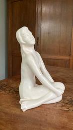Sculptuur vrouwelijk naakt plateel Flora keramiek Gouda, Ophalen of Verzenden