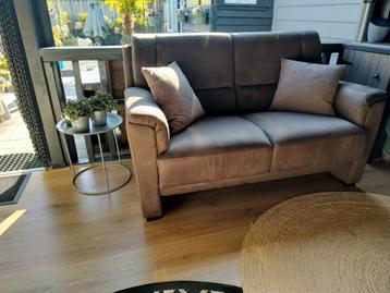 Tweezitter taupe grijs 2022  bijna niet gebruikt . beschikbaar voor biedingen