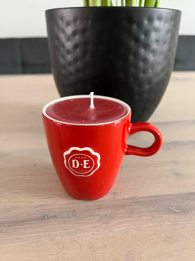 Decoratieve rode kaars in douwe egbert koffiemok, Overige materialen, Nieuw, Ophalen of Verzenden, Kaars