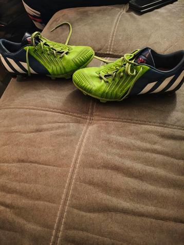 Sportschoenen en kleding  beschikbaar voor biedingen