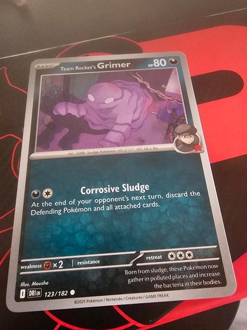 Pokémon kaart - Destined Rivals - Rocket's Grimer 123/182, Hobby en Vrije tijd, Verzamelkaartspellen | Pokémon, Nieuw, Losse kaart