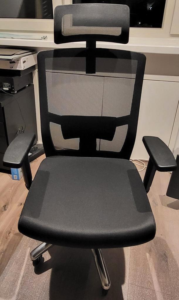 Ergonomische bureaustoel op rollerskate wielen, Huis en Inrichting, Bureaustoelen, Zo goed als nieuw, Bureaustoel, Zwart, Ergonomisch