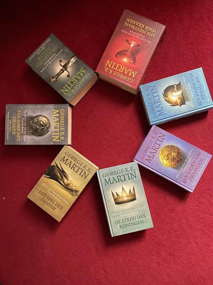 GEORGE MARTIN HET LIED VAN IJS EN VUUR DE COMPLETE SERIE IN, Boeken, Fantasy, Gelezen, Ophalen of Verzenden