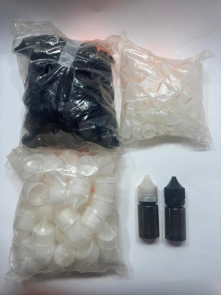 50x Zwarte Knijpflesjes 30ml | Witte Dop | Leeg, Hobby en Vrije tijd, Knutselen, Nieuw, Materiaal, Verzenden