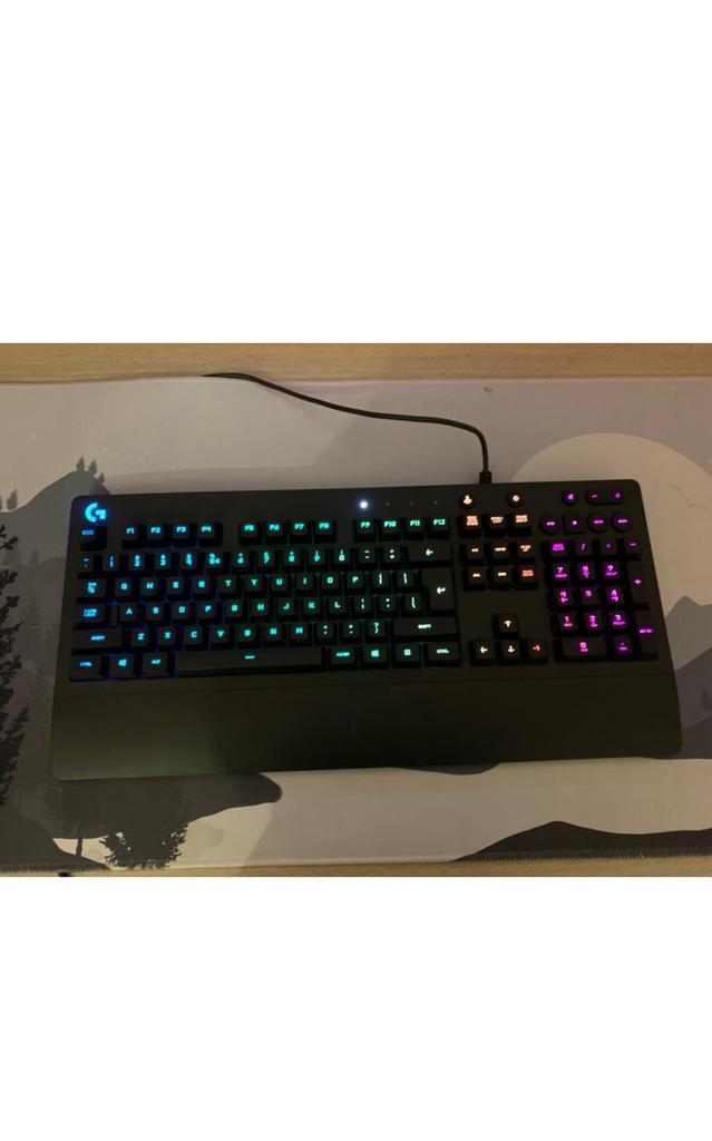 Logitech G213 Gaming Toetsenbord – RGB Verlicht, QWERTY, Computers en Software, Toetsenborden, Zo goed als nieuw, Gaming toetsenbord