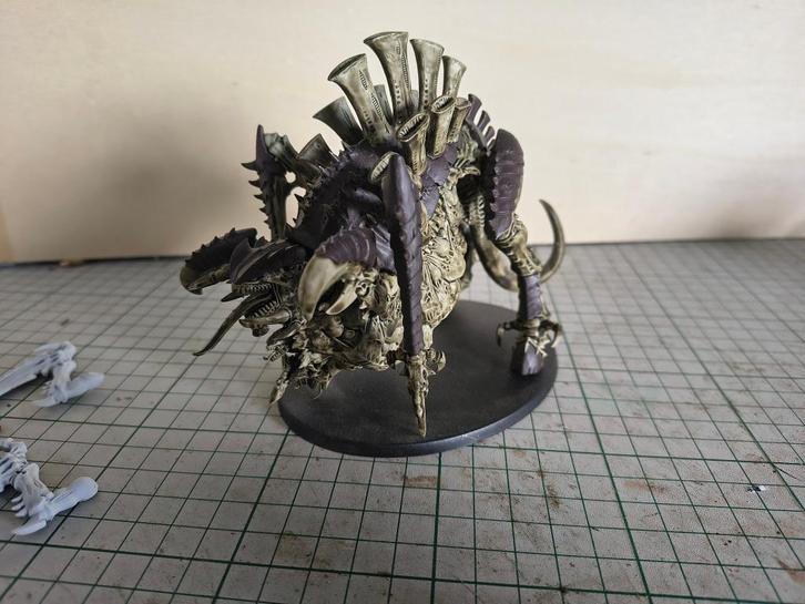 Warhammer 40K Tyranids Tervigon, Hobby en Vrije tijd, Wargaming, Gebruikt, Warhammer, Figuurtje(s), Geverfd, Ophalen of Verzenden