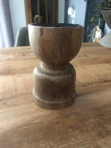 Houten kandelaar  beschikbaar voor biedingen