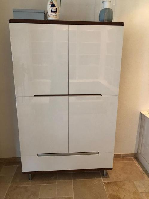 Delato Quarto - Italiaanse design buffetkast – notenhout, Huis en Inrichting, Kasten | Buffetkasten, Zo goed als nieuw, 200 cm of meer