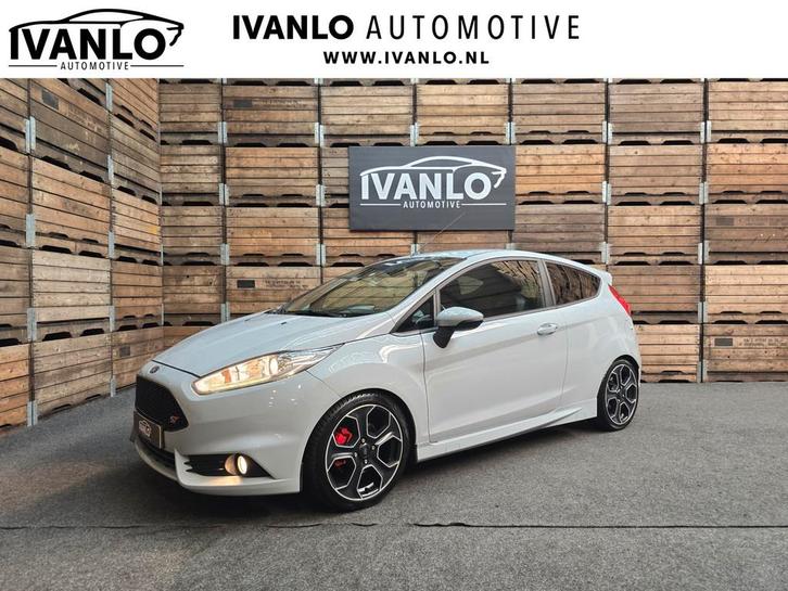 Ford Fiesta 1.6 ST 200 Recaro Camera Clima navi PDC 17"LM, Auto's, Ford, Bedrijf, Te koop, Fiësta, ABS, Achteruitrijcamera, Airbags
