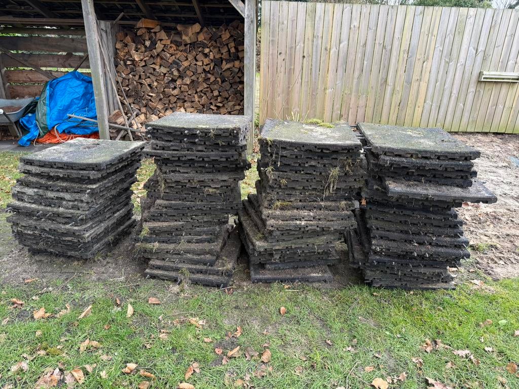 Rubberen tegels 83 stuks, Tuin en Terras, Schuttingen, Zo goed als nieuw, Kunststof, 1 tot 2 meter, Minder dan 3 meter, Ophalen