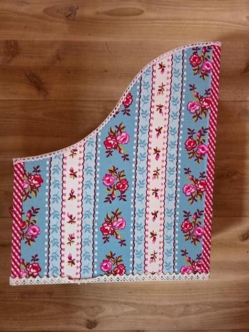 Tijdschrifthouder met Pip patroon beschikbaar voor biedingen