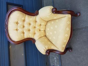 Nette fauteuil beschikbaar voor biedingen