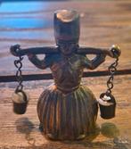 Antiek beeldje van een waterdraagster, Antiek en Kunst, Antiek | Koper en Brons, Ophalen of Verzenden