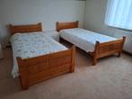 Twee grenenhouten eenpersoons ledikanten, 90x200cm, Huis en Inrichting, Slaapkamer | Bedden, Gebruikt, 90 cm, Eenpersoons, Ophalen of Verzenden