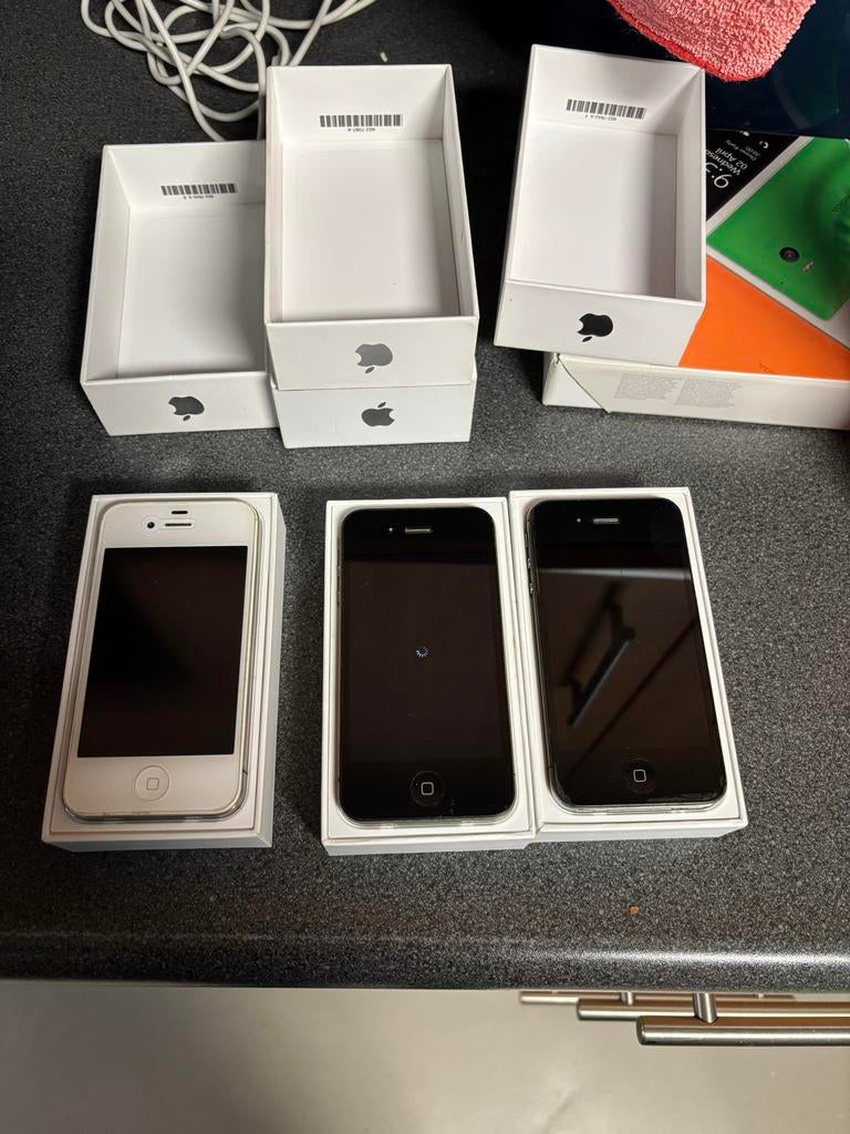 3x iPhone 4 - Zwart & Wit - Met Doos & Kabel -, Telecommunicatie, Mobiele telefoons | Apple iPhone, Ophalen, Niet werkend, Zwart