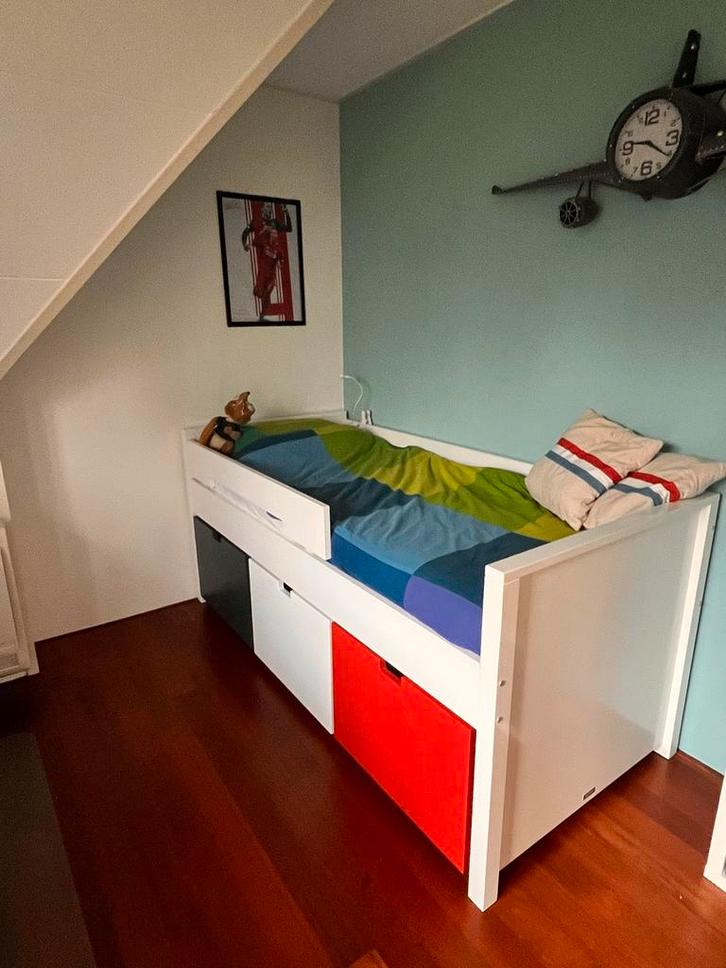 Bopita Massief houten bed met lades en uitvalbeveiliging, Kinderen en Baby's, Kinderkamer | Stapelbedden en Hoogslapers, Zo goed als nieuw