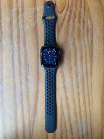 Apple Watch SE Nike (44mm) Grijs (Zwart) beschikbaar voor biedingen