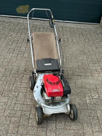 Nette honda grasmaaier aangeboden beschikbaar voor biedingen