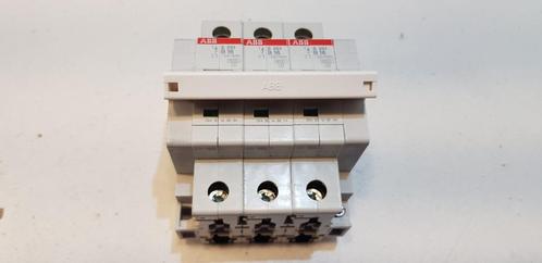 ABB Groepenkast Kookgroep Fornuisgroep S201 B16 230V 3P+N (1, Hobby en Vrije tijd, Elektronica-componenten, Gebruikt, Ophalen of Verzenden