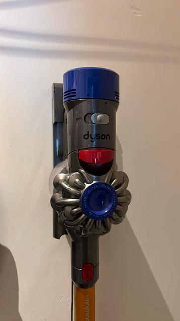 Dyson v8 kapot beschikbaar voor biedingen
